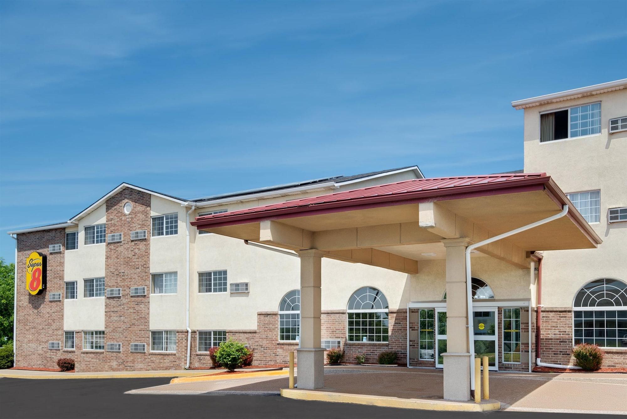 Super 8 By Wyndham Kansas City Exterior photo